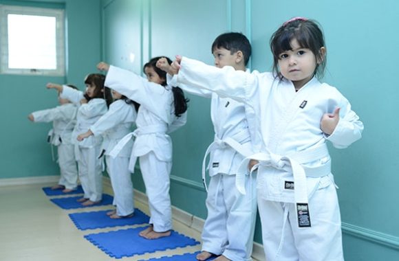 Aulas De Karate Em Cubatão Universo Colorido Escola De Educação Infantil 